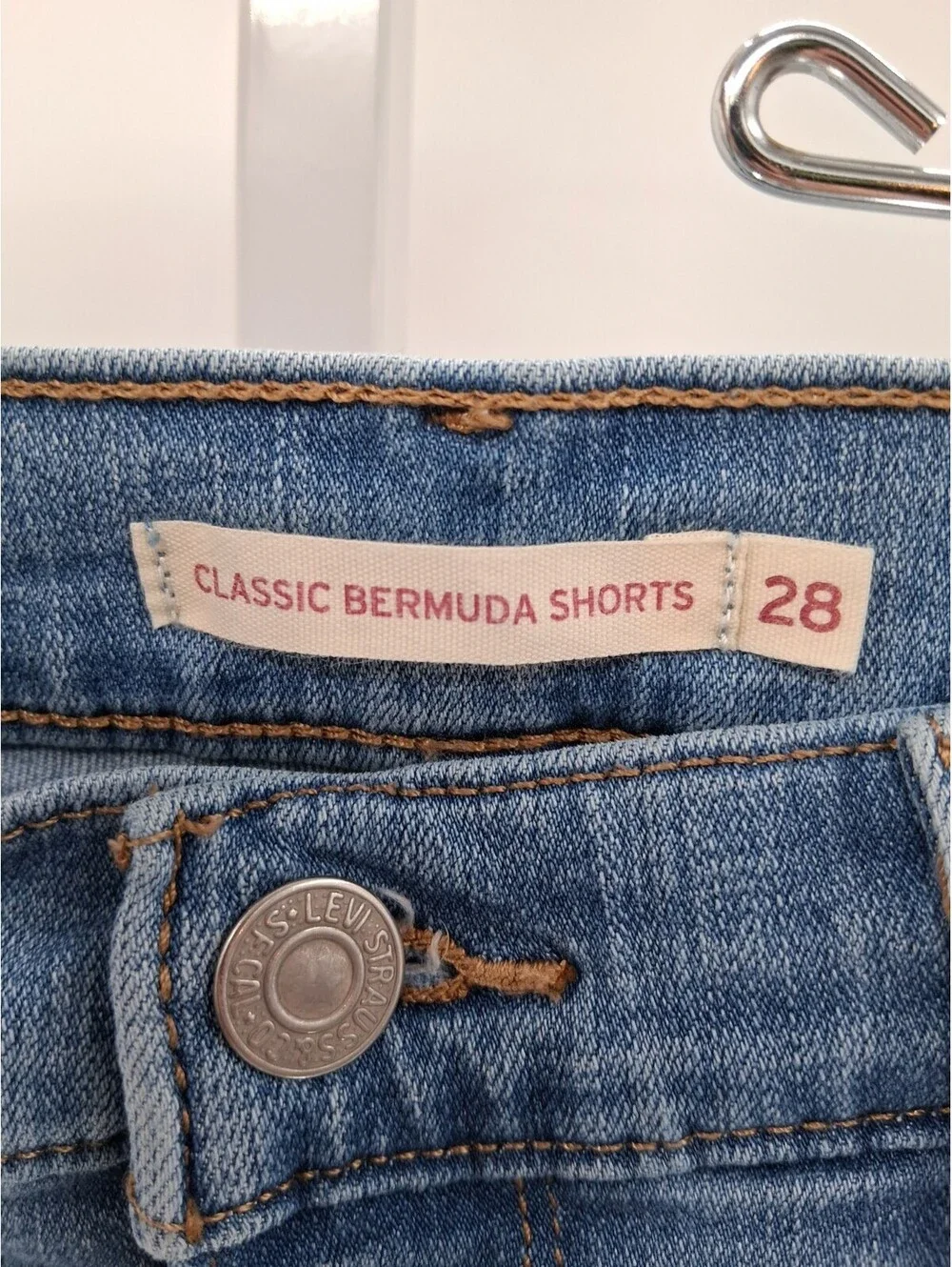 Levi's Bermuda Shorts Womens 28 Blue Denim Mid Rise Casual Stretch Cowgirl Jean